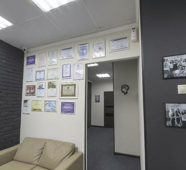 Отделение Бинбанка по адресу г. Ростов-на-Дону,  ул. Добровольского,  д. 2/1